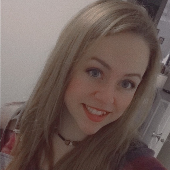 Meet your Posher, Emily - Picture 1 of 1